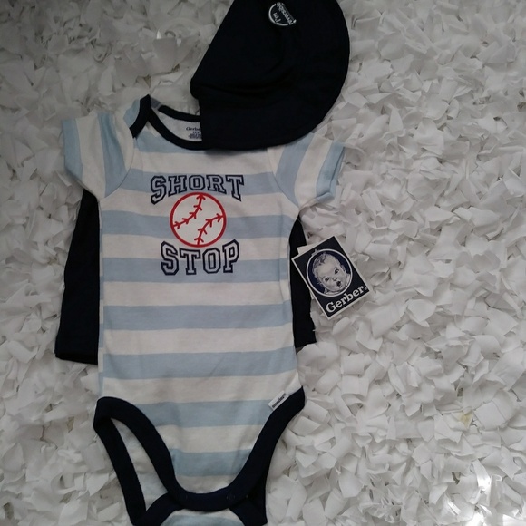 Gerber Other - Gerber 6 to 9 months baby short set